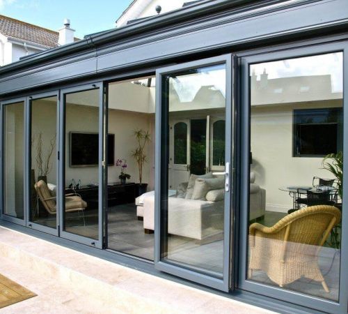 Các phụ kiện đi kèm cửa nhôm