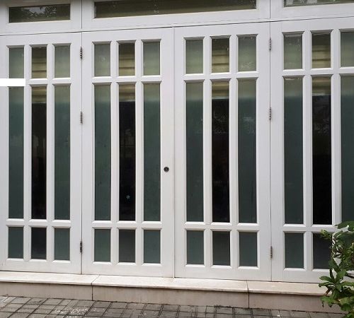 Các loại cửa sắt thường dùng cho nhà ở Các loại cửa sắt thường dùng cho nhà ở