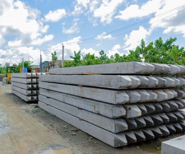 Thi công ép cọc bê tông làm móng nhà tại Quảng Ngãi