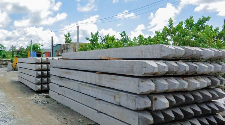 Thi công ép cọc bê tông làm móng nhà tại Quảng Ngãi