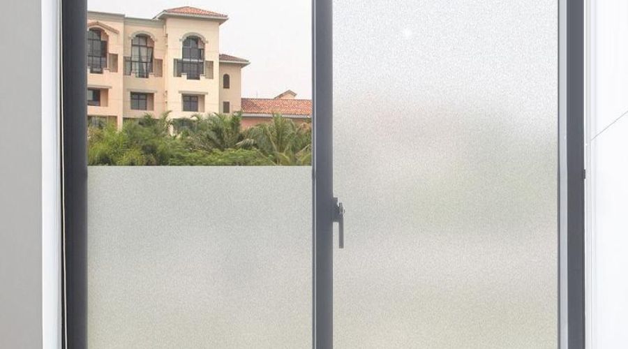 Các loại cửa kính nhà chống mờ